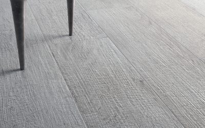 Foto 6. Verkoold hout in grijs, wit en zwart te verkrijgen