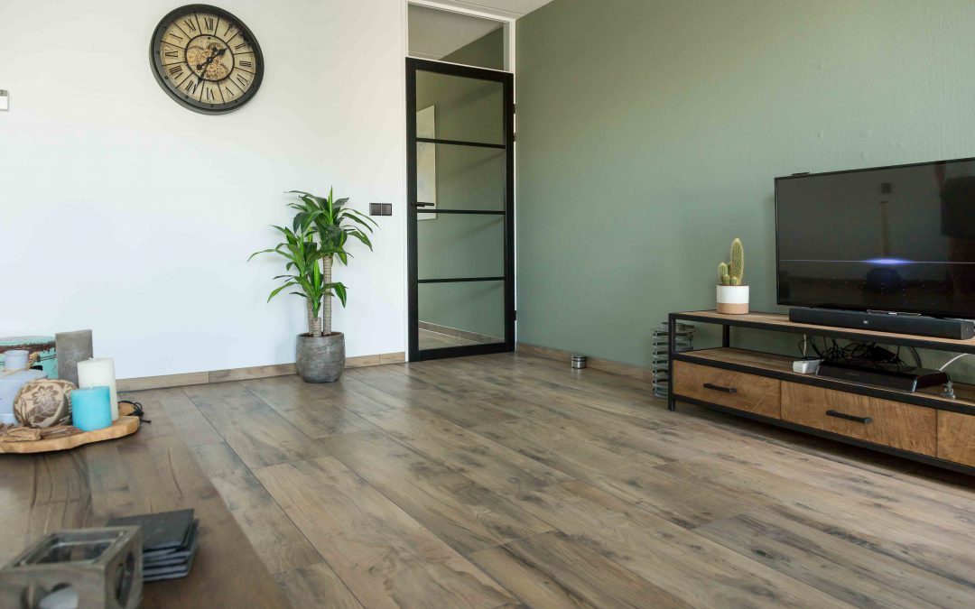 Keramisch hout look met knoesten